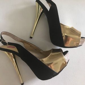 Bebe 2b black gold high heel shoes, size 6